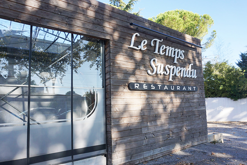 La façade du restaurant Le Temps Suspendu - publireportage Bluetek 2017