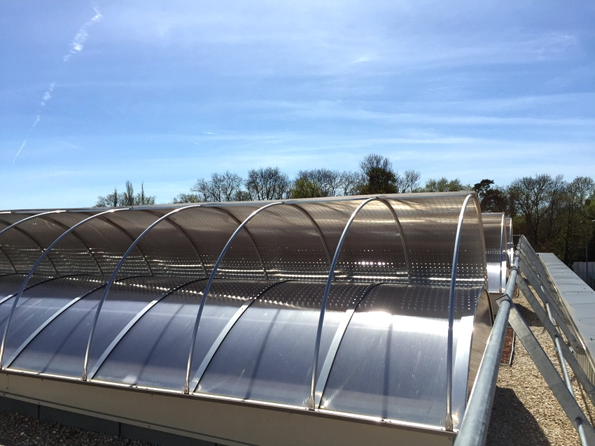 lanterneaux filants protection solaire brise-soleil toiture étanchéité gymnase