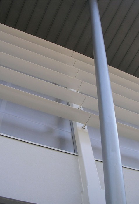 Brise-soleil en aluminium Bluetek pour la façade