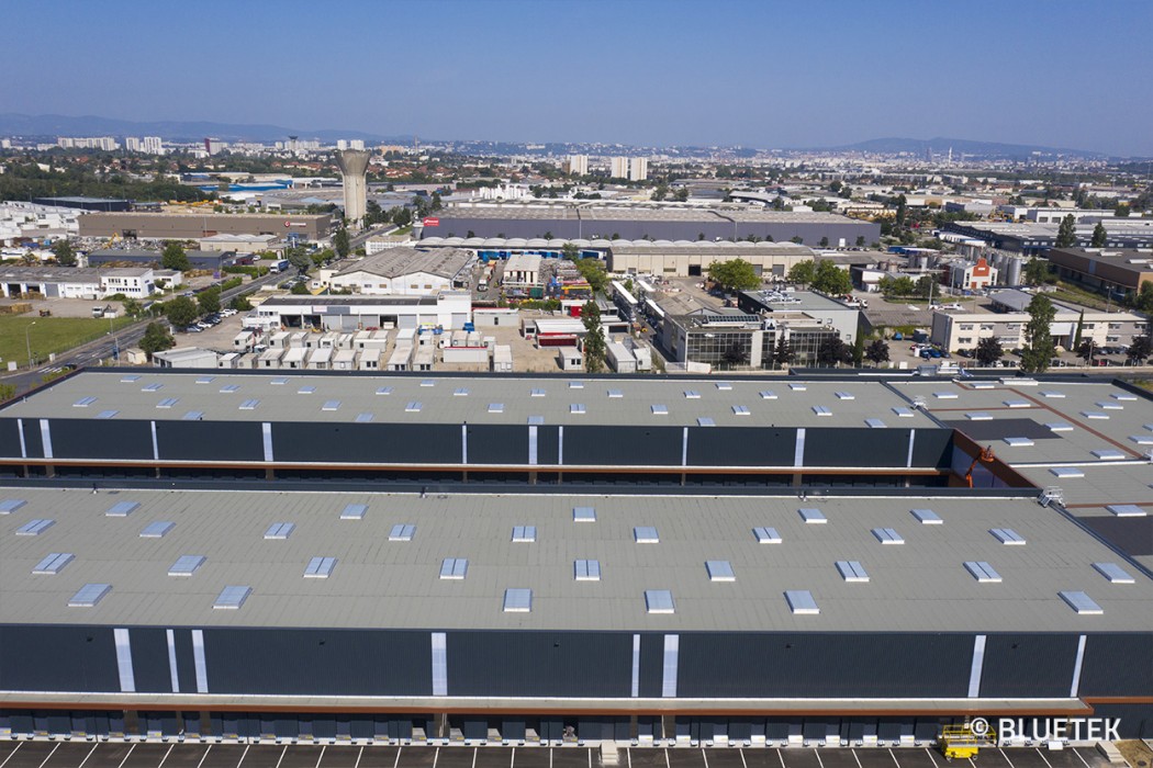 Vue aérienne toiture plateforme logistique Corbas Lyon