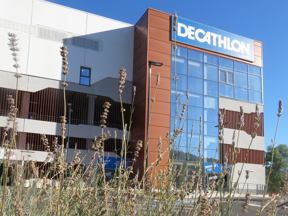 Decathlon Marseille : brise-soleils et Pearl Inside