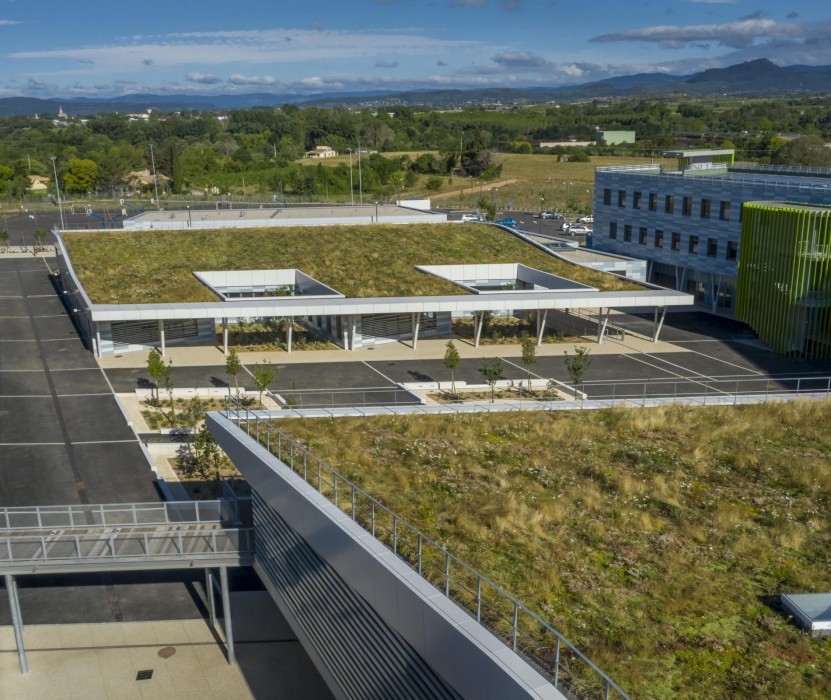 Lanterneaux Slick Inside sur toiture Lycée Simone Veil Gignac