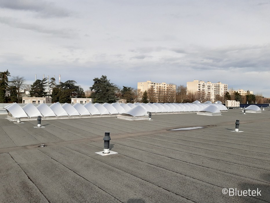 Concession automobile Roanne : remplacement de brise-soleils de type Voile-Dôme sur voûtes existantes