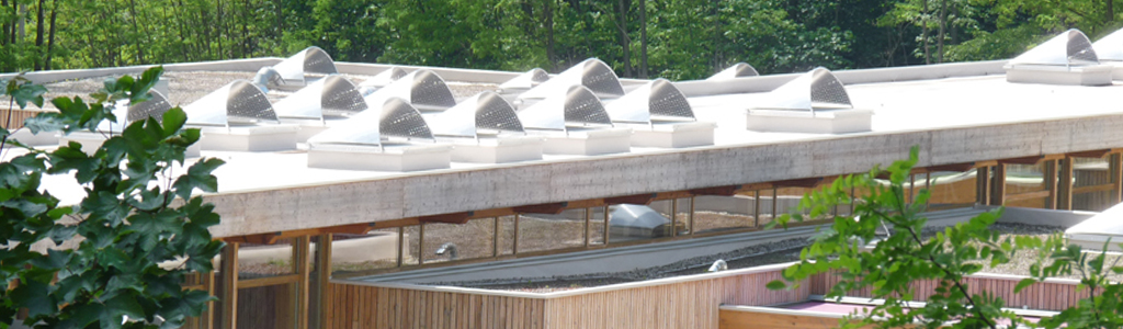 Lanterneaux avec voile brise-soleil Bluetek posés sur Mas Les Floralies Freyming