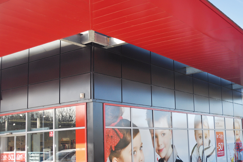 Référence façade Bluetek panneau composite aluminium claye souilly bâtiment commercial