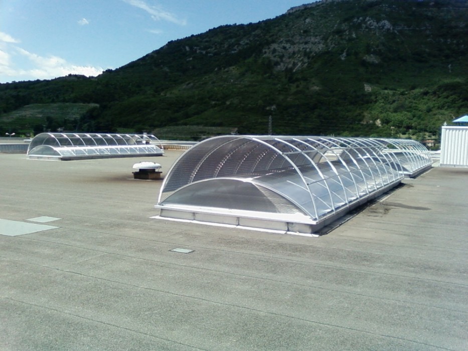 Voûtes avec protections solaires et lanterneaux chantier IP Faun Valence