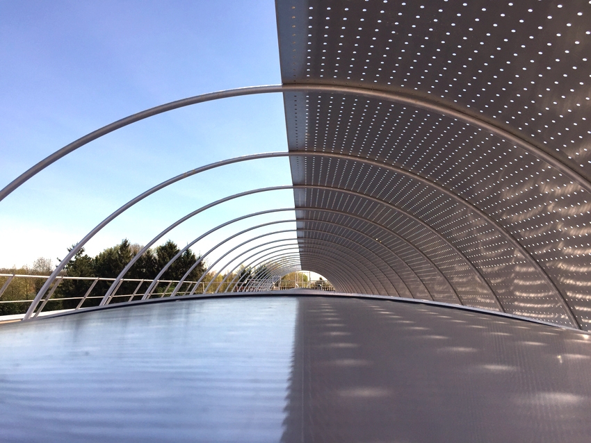 lanterneaux filants protection solaire brise-soleil toiture étanchéité gymnase