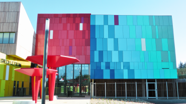 Kassette S en façade du lycée public de Carquefou